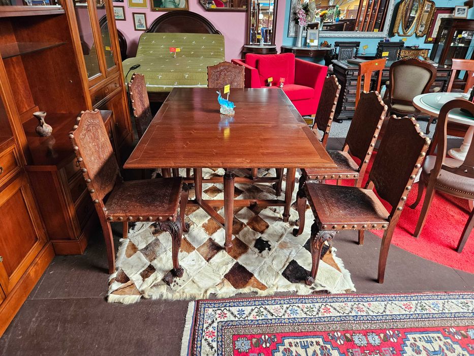 Imponentes cadeiras antigas em madeira e couro - Bom e