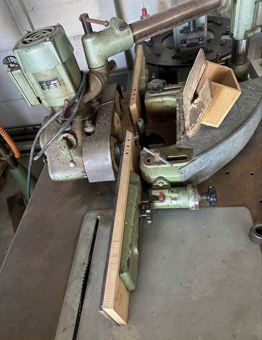 Pilarko-frezarka Piła frezarka do drewna plus posuw