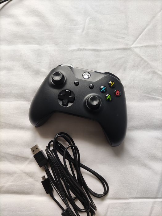 Pad Xbox One Wireless + kabel