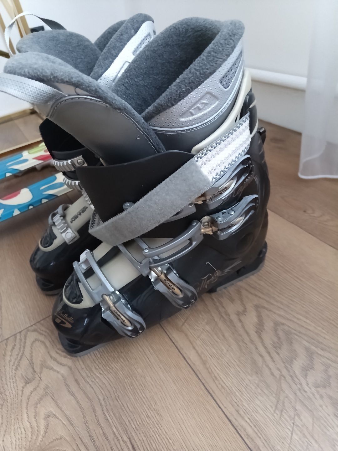 Narty - zestaw narciarski damski. Narty 160 , kijki, kask buty 39-42