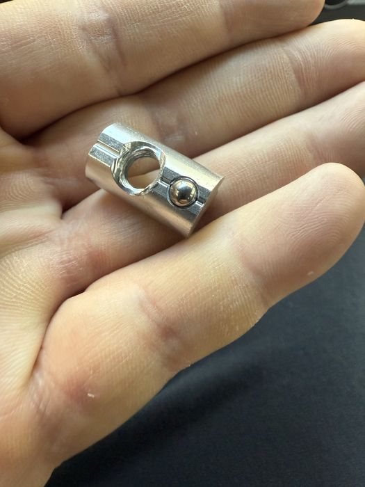 Блок безпрофільної системи кріплення сонячних панелей