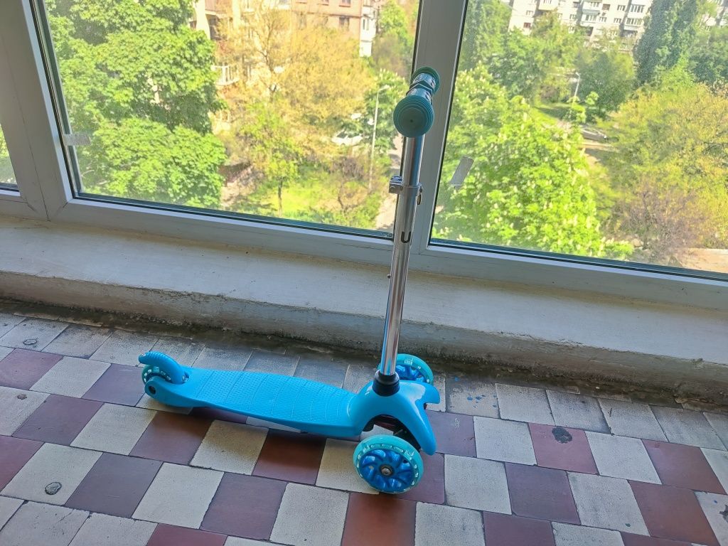 Самокат голубий Scooter