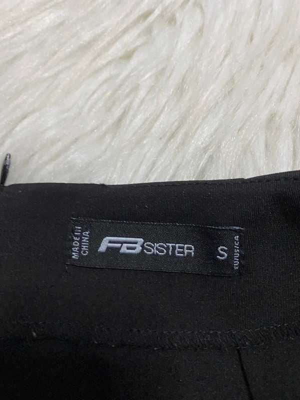 Czarna mini spódniczka z paskiem FB Sister S/XS 36/34