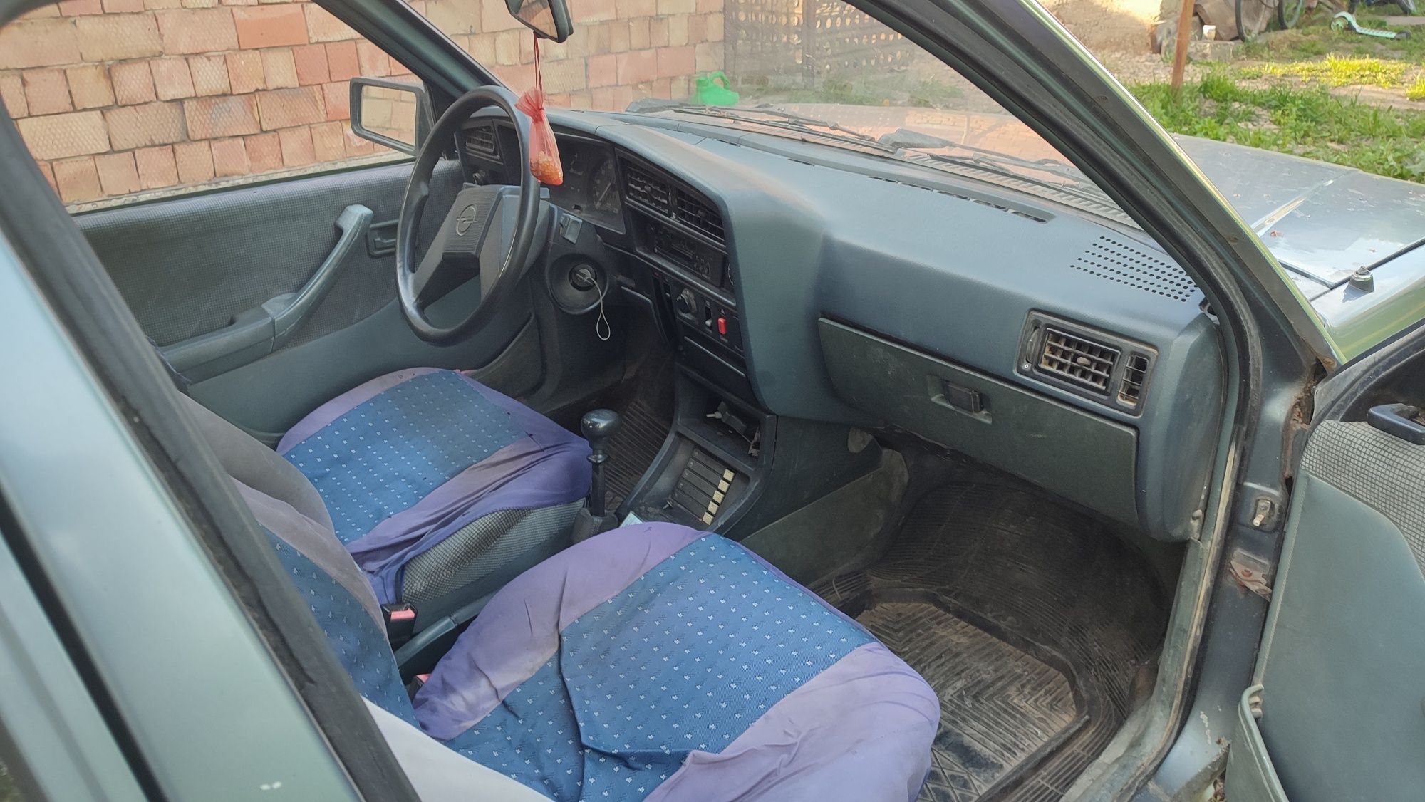 Продам Opel Ascona 1.6