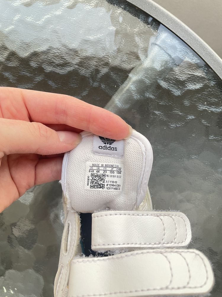 Дитячі білі кросівки adidas кросовки