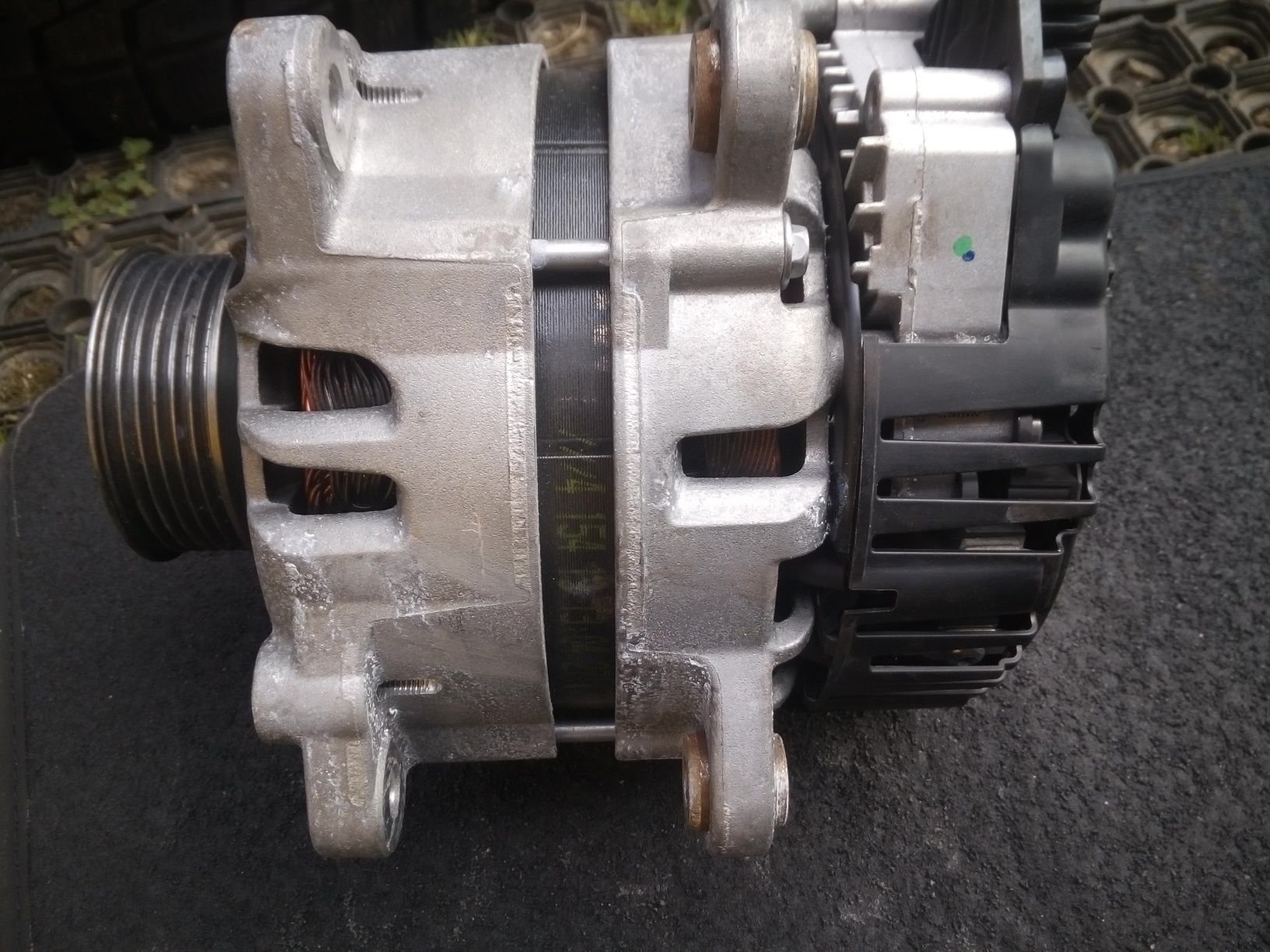 Alternator audi  2,0 TDI A4 A5 A6 A7. 04l903018