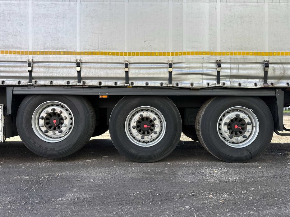 Naczepę firankę KRONE 2020.