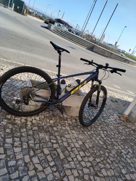 Vendo bicicleta btt BH roda 29