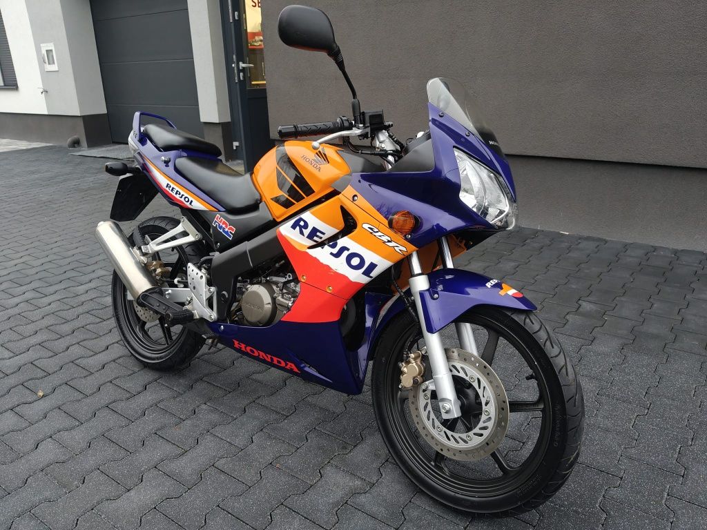 Honda CBR 125 JC34  Repsol Raty, Transport