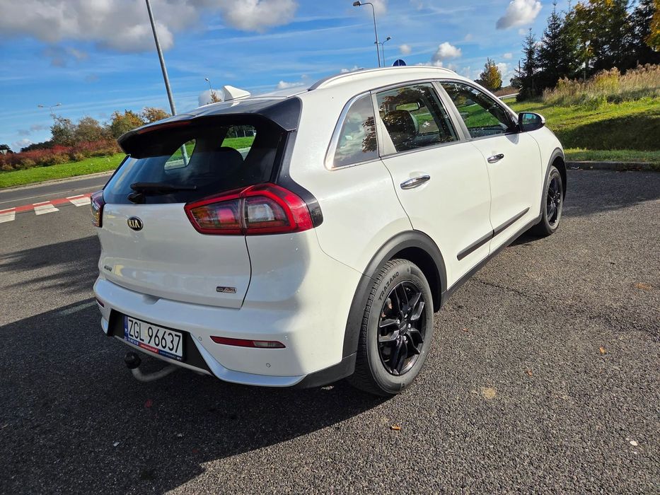 Kia Niro Super stan, hybryda, nowe opony, FV23%, HAK, kamera cofania, NAVI