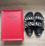 Valentino Garavani “V logo” Sandal