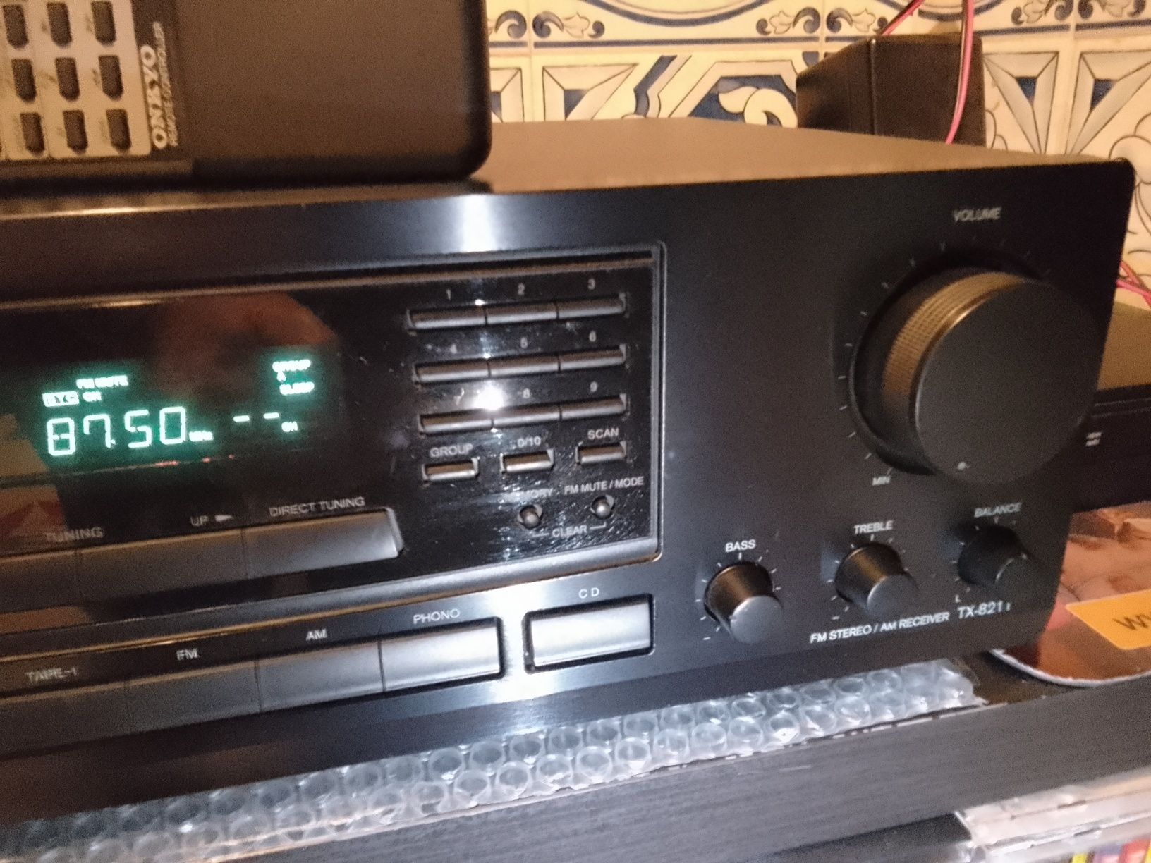 Amplificador Onkyo com radio e comando, Mod:TX 8211