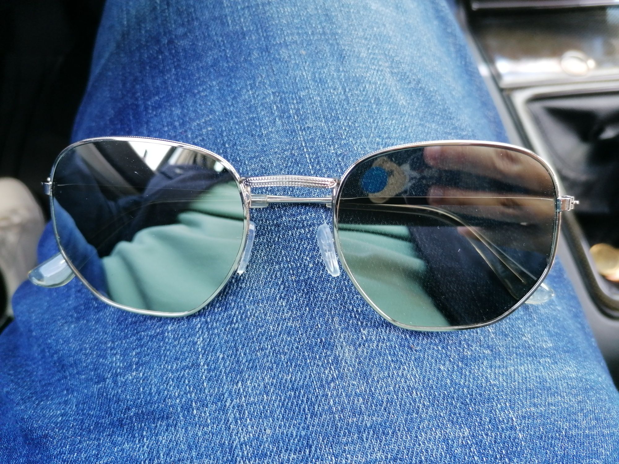 Óculos de sol com lentes anti UV e polarizadas