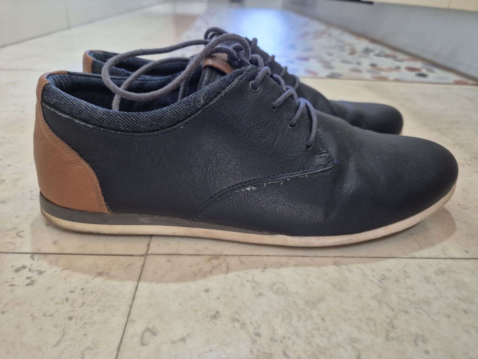 Sapatos de pele Aldo