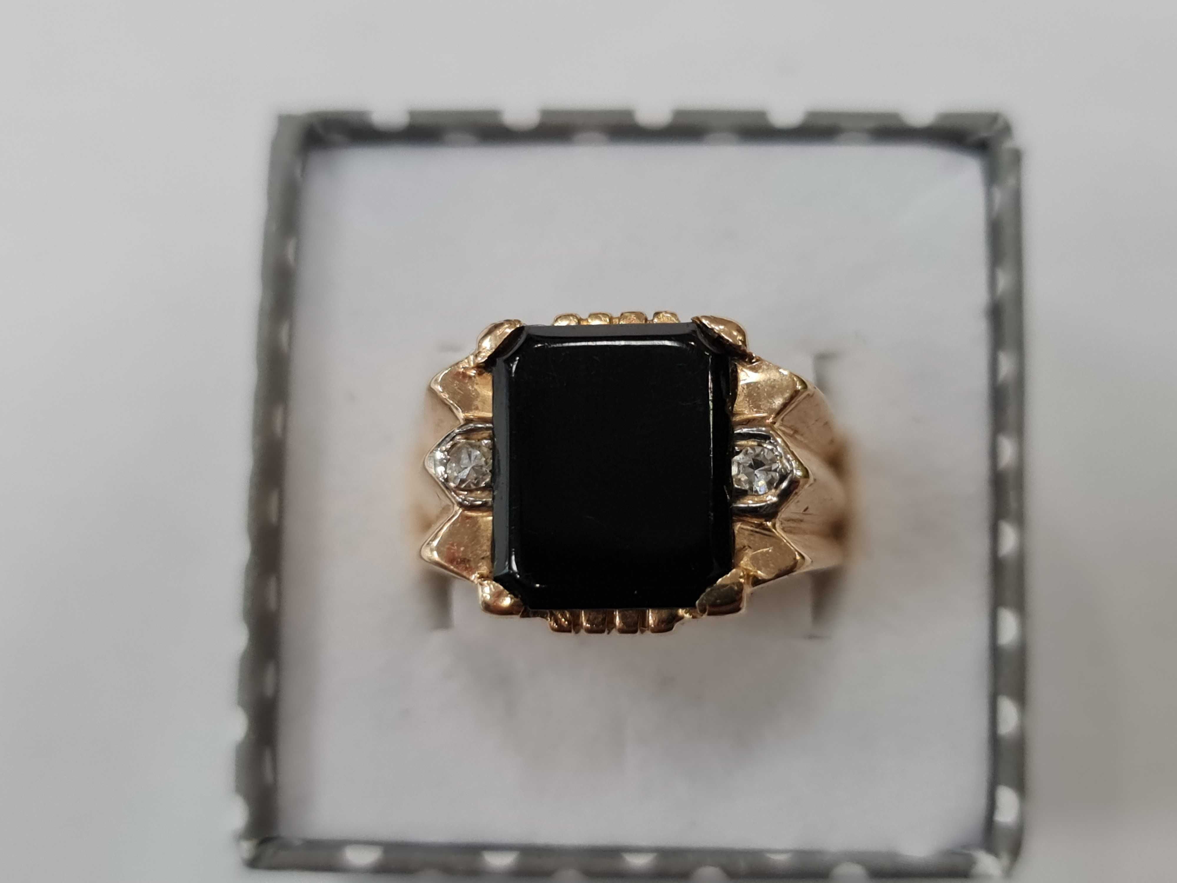 Złoty sygnet/ ~~ 700/ 13.35 gram/ R24/ Onyks/ Brylanty