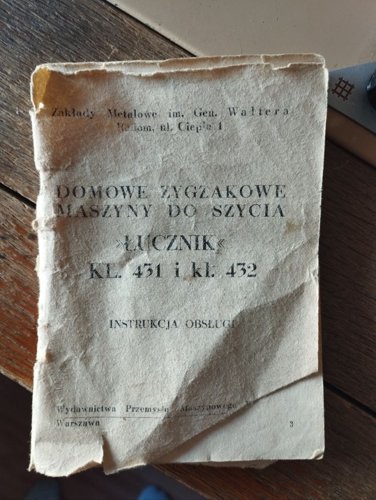 Maszyna do szycia Łucznik kl. 431 i 432 z stolikiem/biurkiem