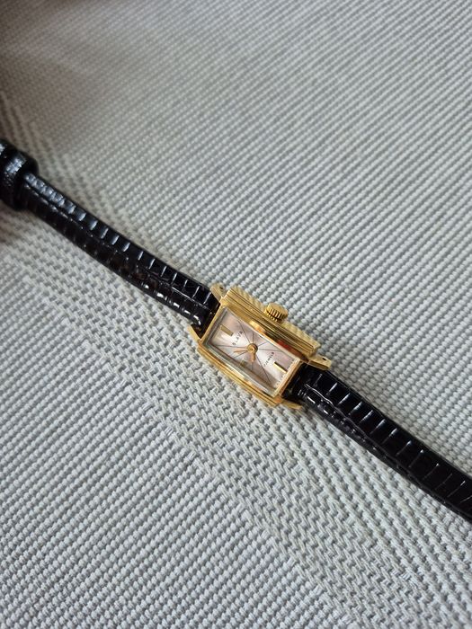 Śliczny stary zegarek mechaniczny Slava