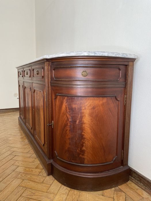 Móvel antigo (raiz de nogueira) com pedra de Marmore