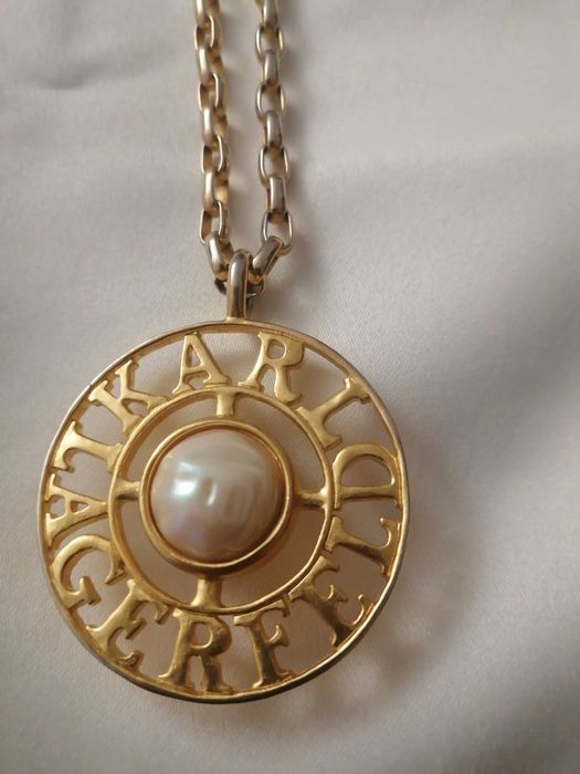 Fio banhado a ouro e Pérola Barroca Karl Lagerfeld