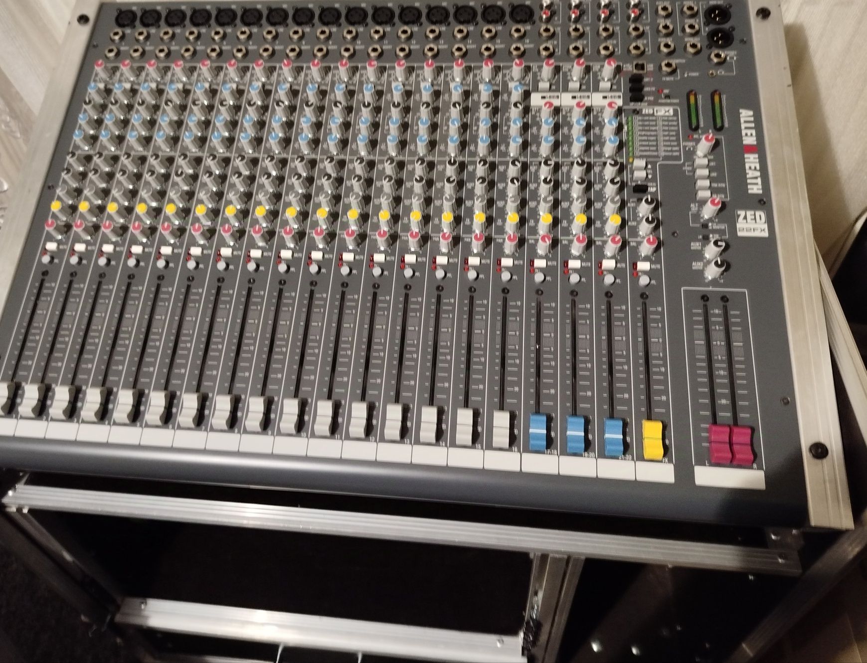 Mikser analogowy Allen heath zed 22fx + case