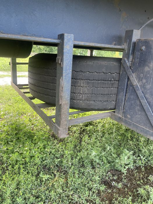 Контейнеровоз напівпричіп