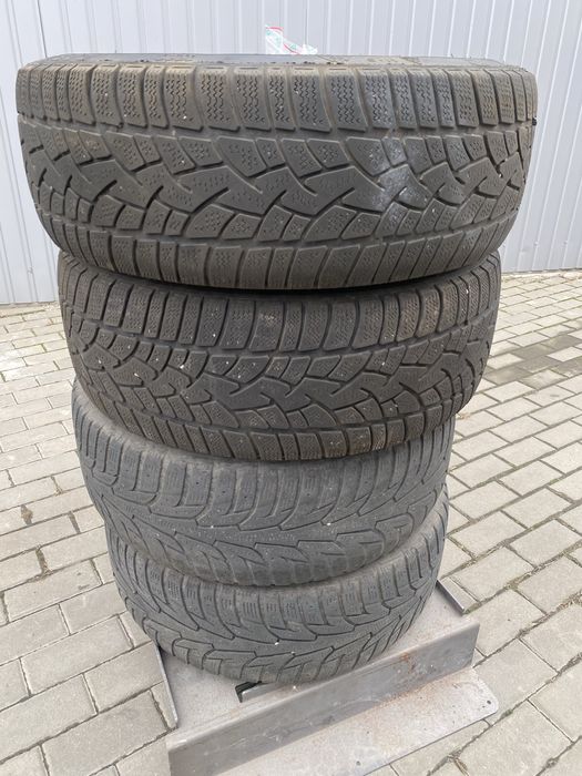 Резина зимова 225/55 R17