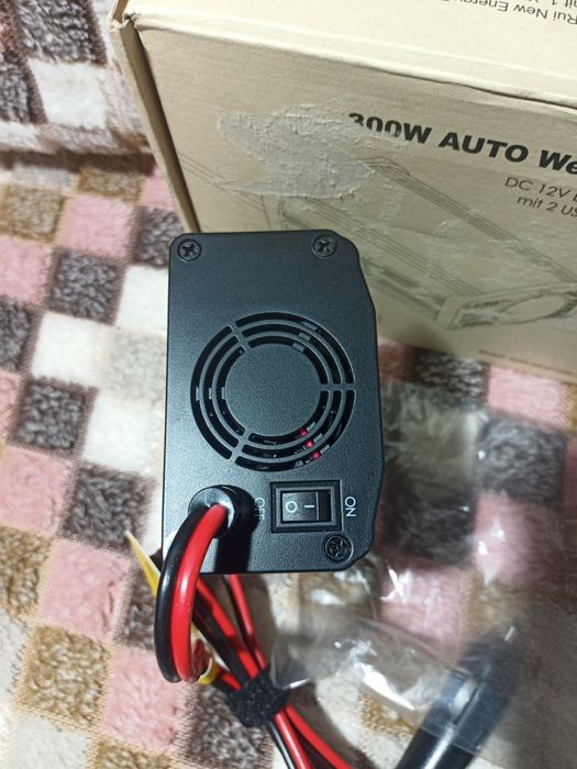 Перетворювач напруги LEICESTERCN 300W Інвертор (12V-220V, 2x USB 2.4A,