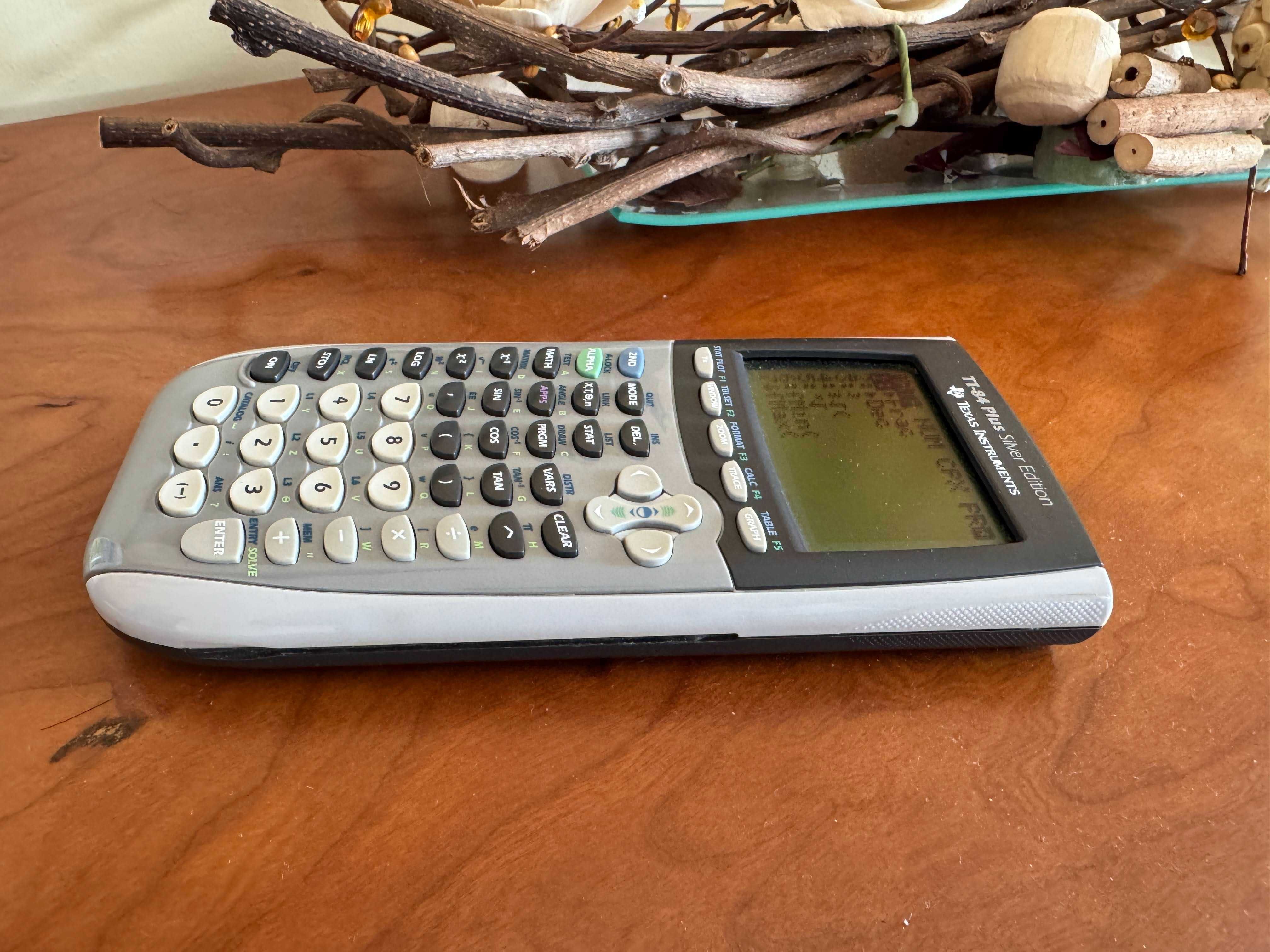 TI 84 Plus Silver Edition (como nova)