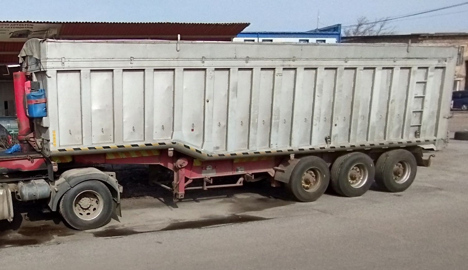 Напів причіп  Montracon