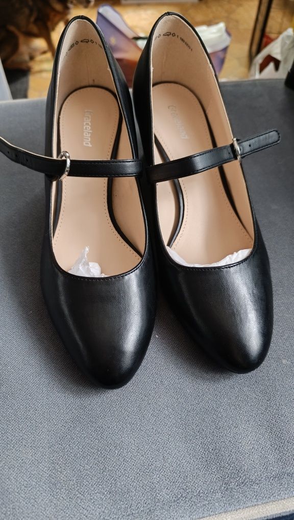 Buty na obcasie botki 38/39