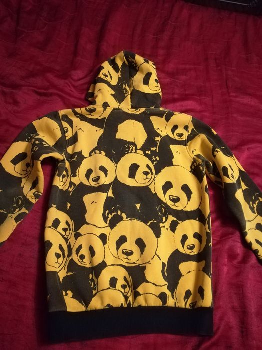 Толстовка з капюшоном без кишень.