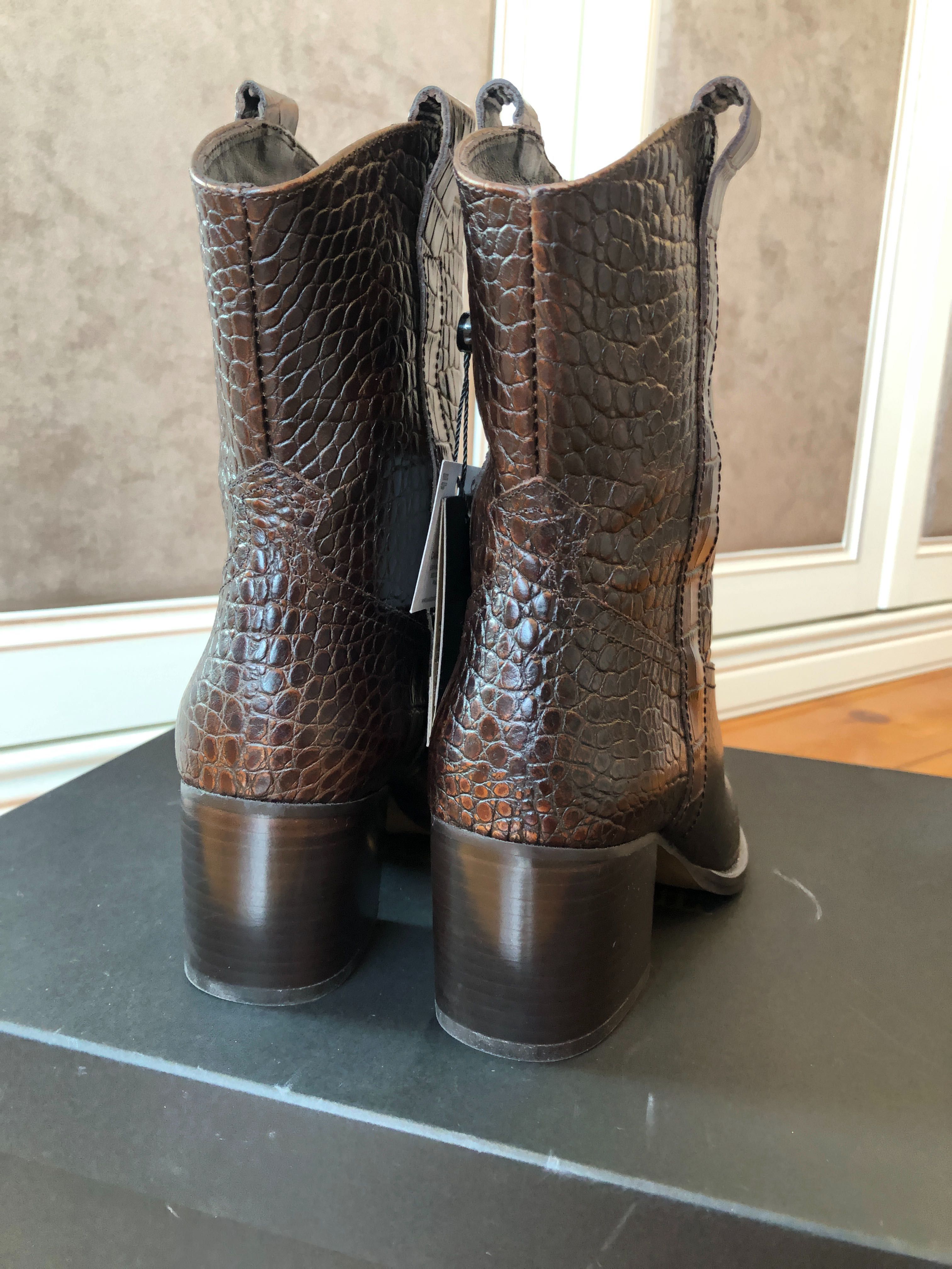 Женские ботинки казаки Massimo Dutti, 37