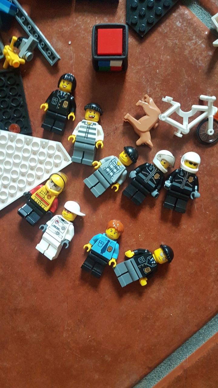 Lego variado com 2 instrucoes