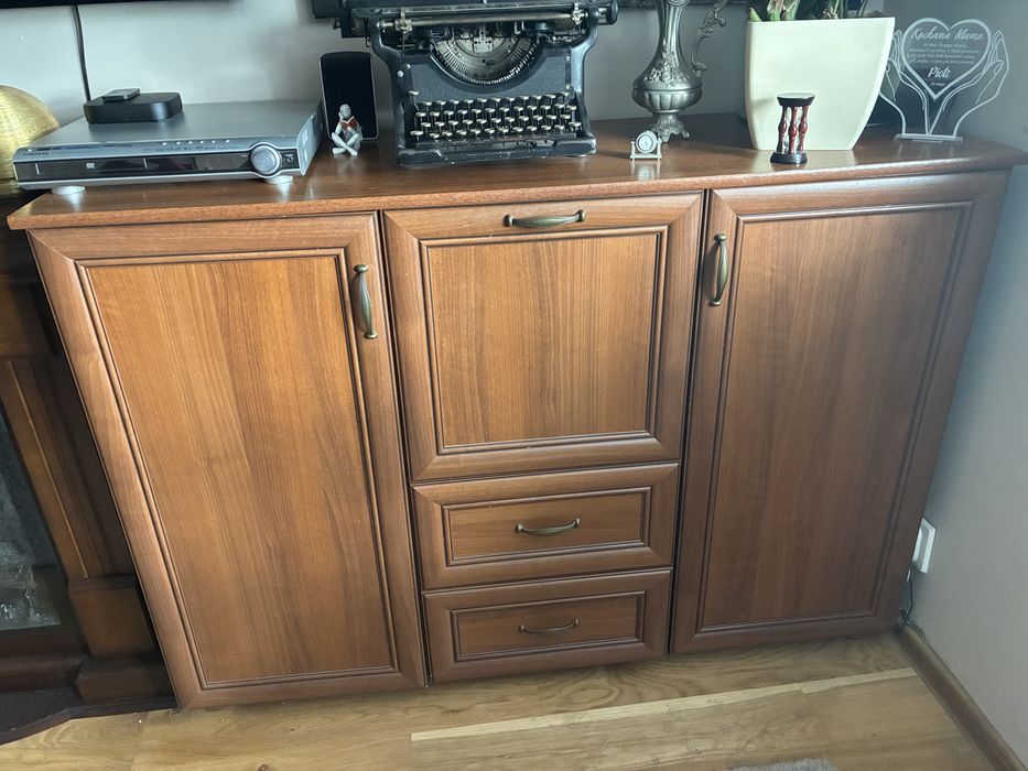 Komplet mebli Orzech 1 komoda, 2 witrynki