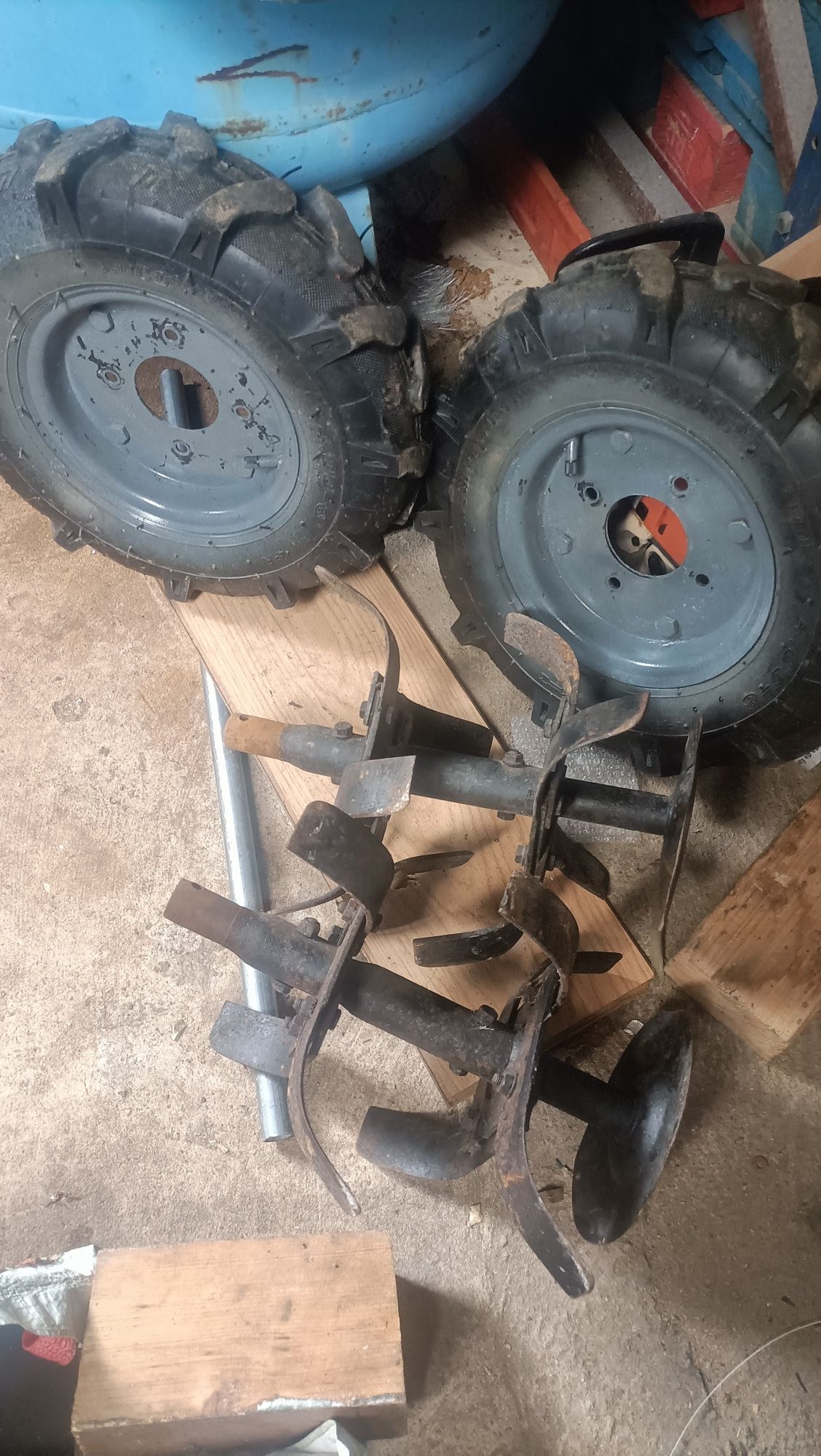 Motoenchada/motocultivador com reboque