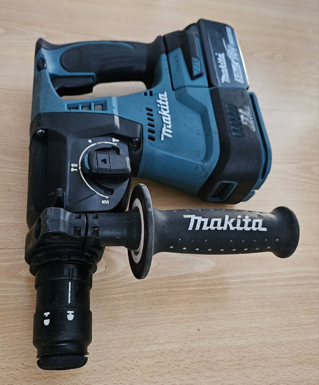 MAKITA DHR243 Młoto-Wiertarka SDS+ Kucie 2xAku5.0Ah Ładowarka Walizka