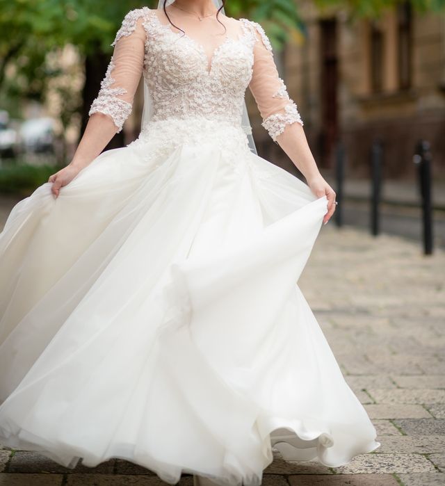 Оренда,продаж Весільне плаття молочного кольору