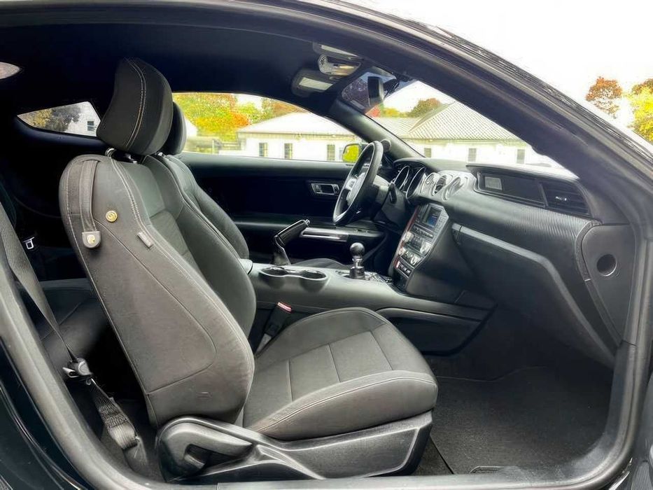 Ford Mustang V6      2017