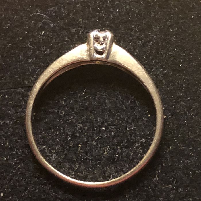 Zloty pierscionek 585 z diamentami