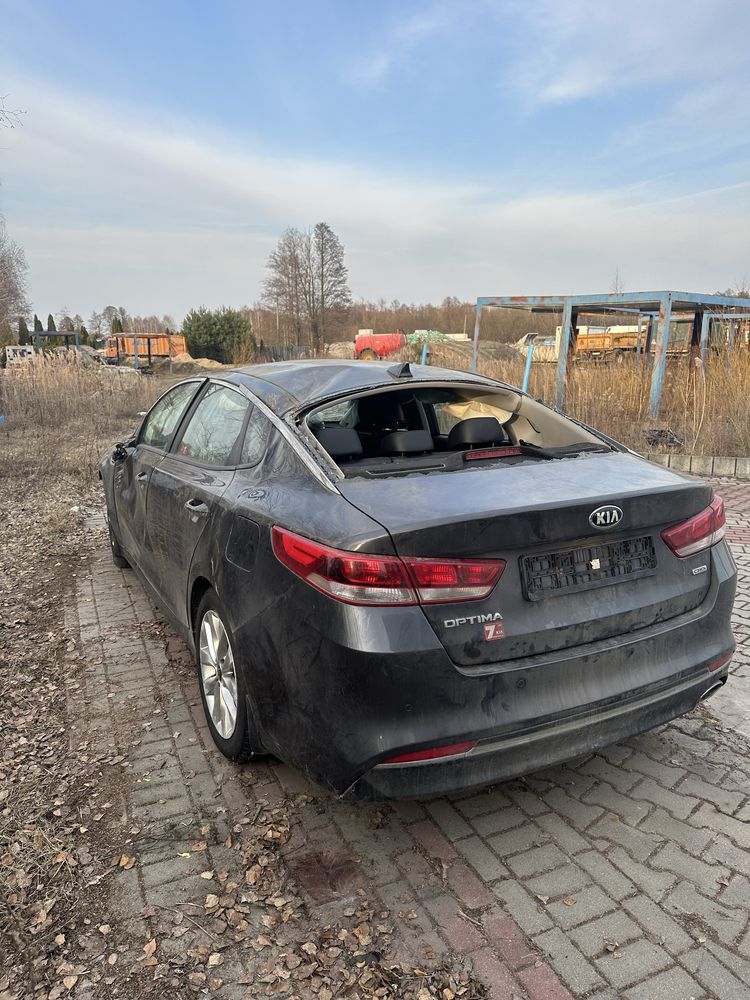 Kia Optima uszkodzony