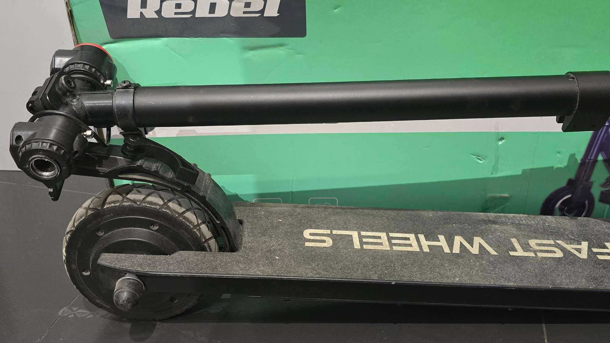 Hulajnoga elektryczna Rebel Fast Wheels 250W uszkodzona
