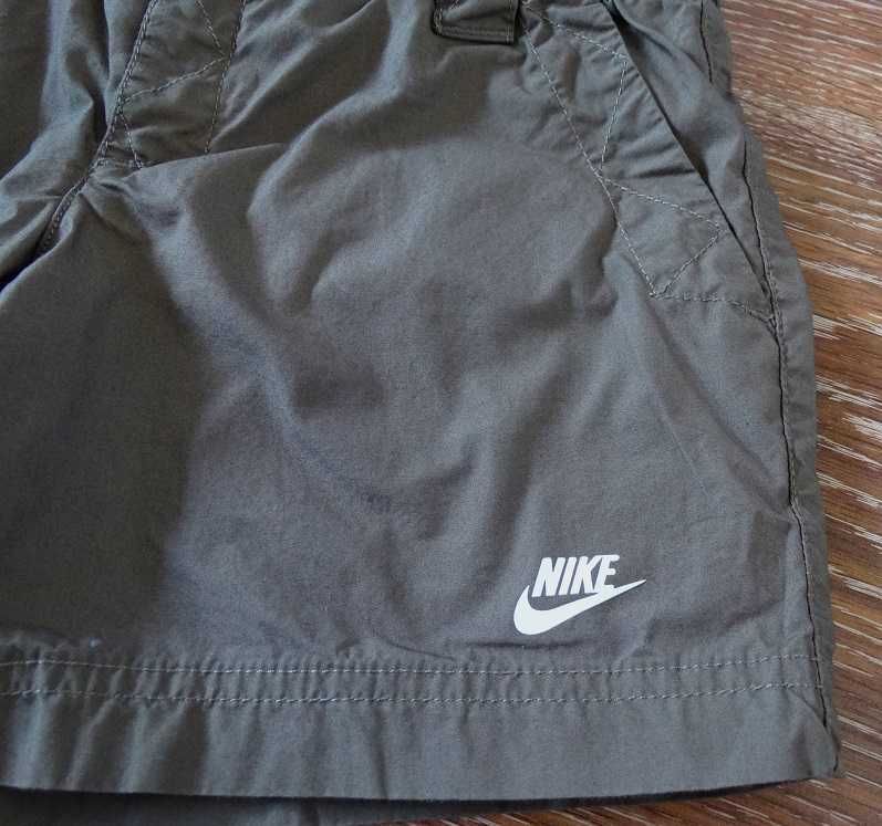 Krótkie spodenki Nike szorty 140-152 materiałowe