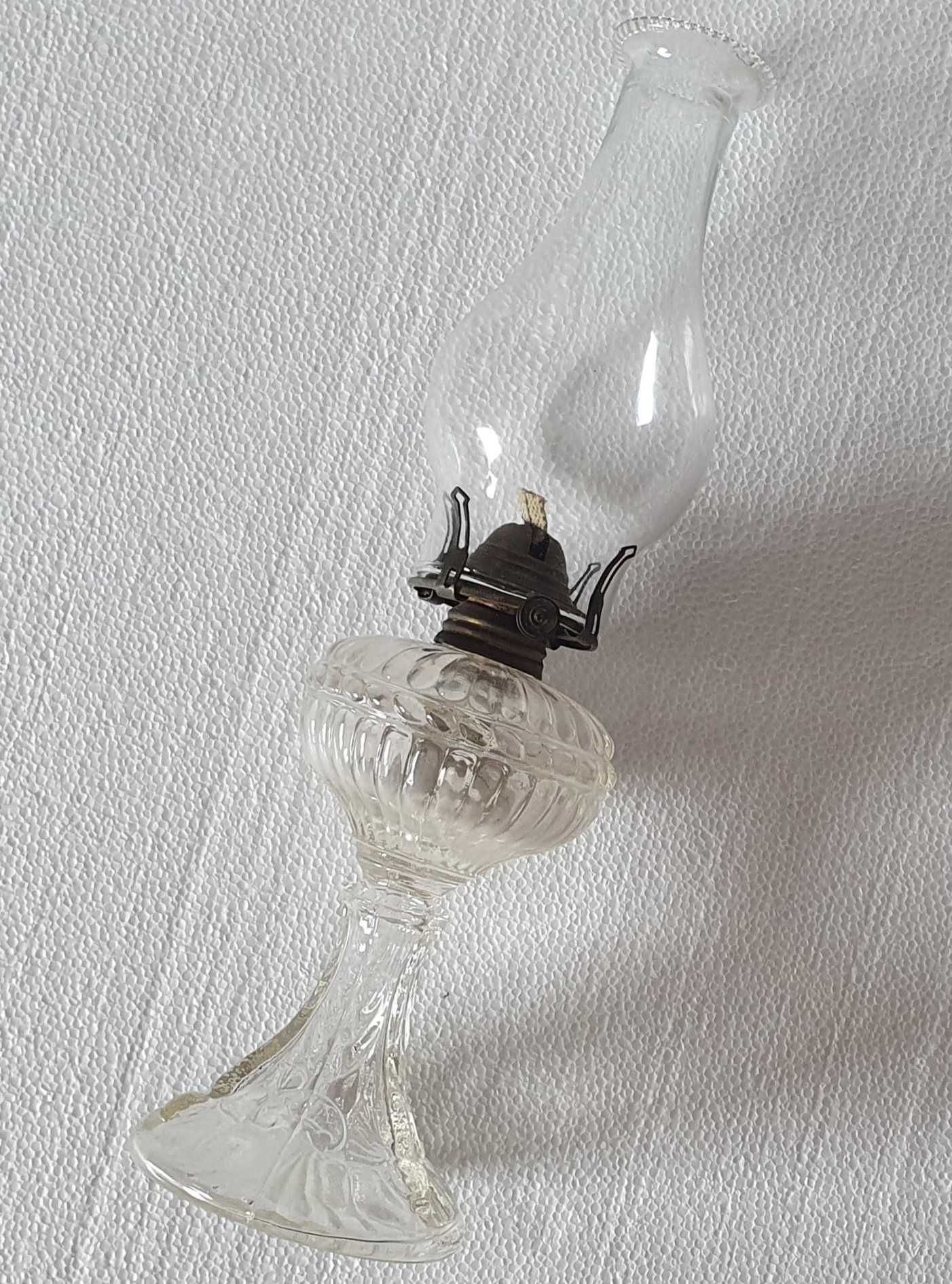 Candeeiro português a petróleo, em vidro - vintage