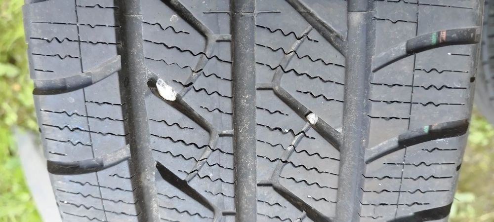 215/65/16 c goodyear vector 4season cargo