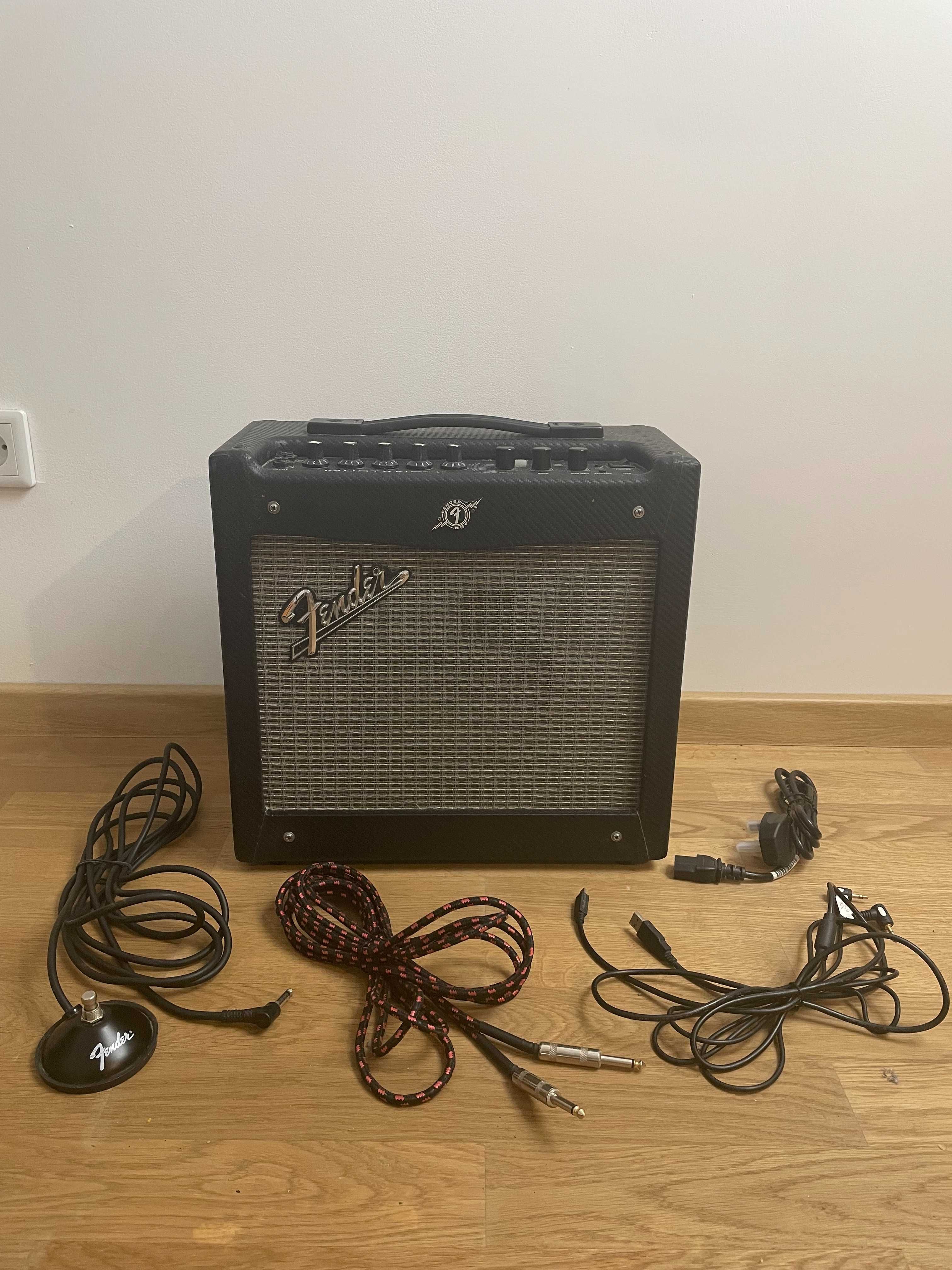 Wzmacniacz Fender Mustang I v2 70w + switch + zestaw przewodów