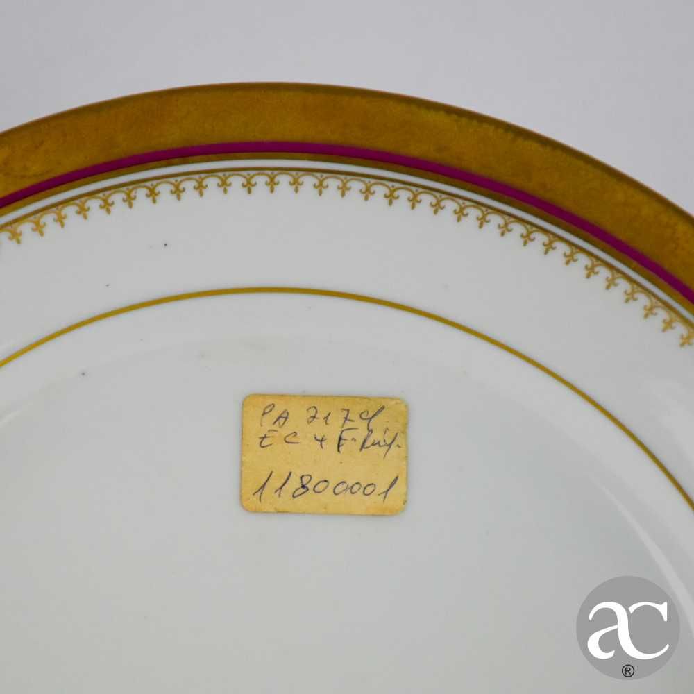 Prato em porcelana Artibus bordo dourado