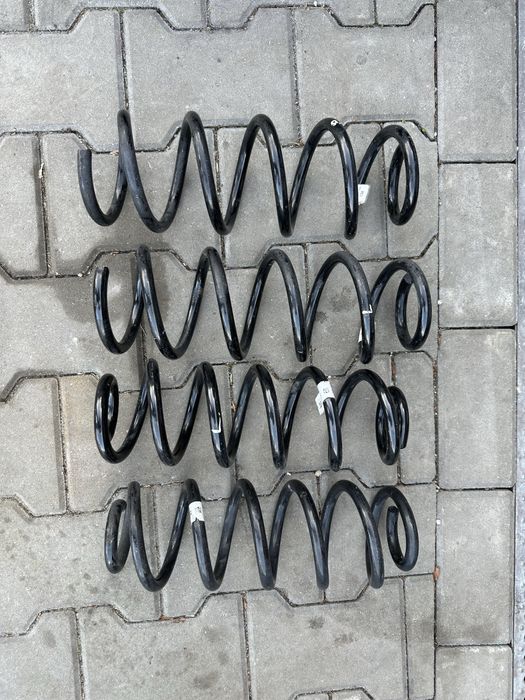 Sprezyny audi a4 b9 komplet  oryginal jak nowe