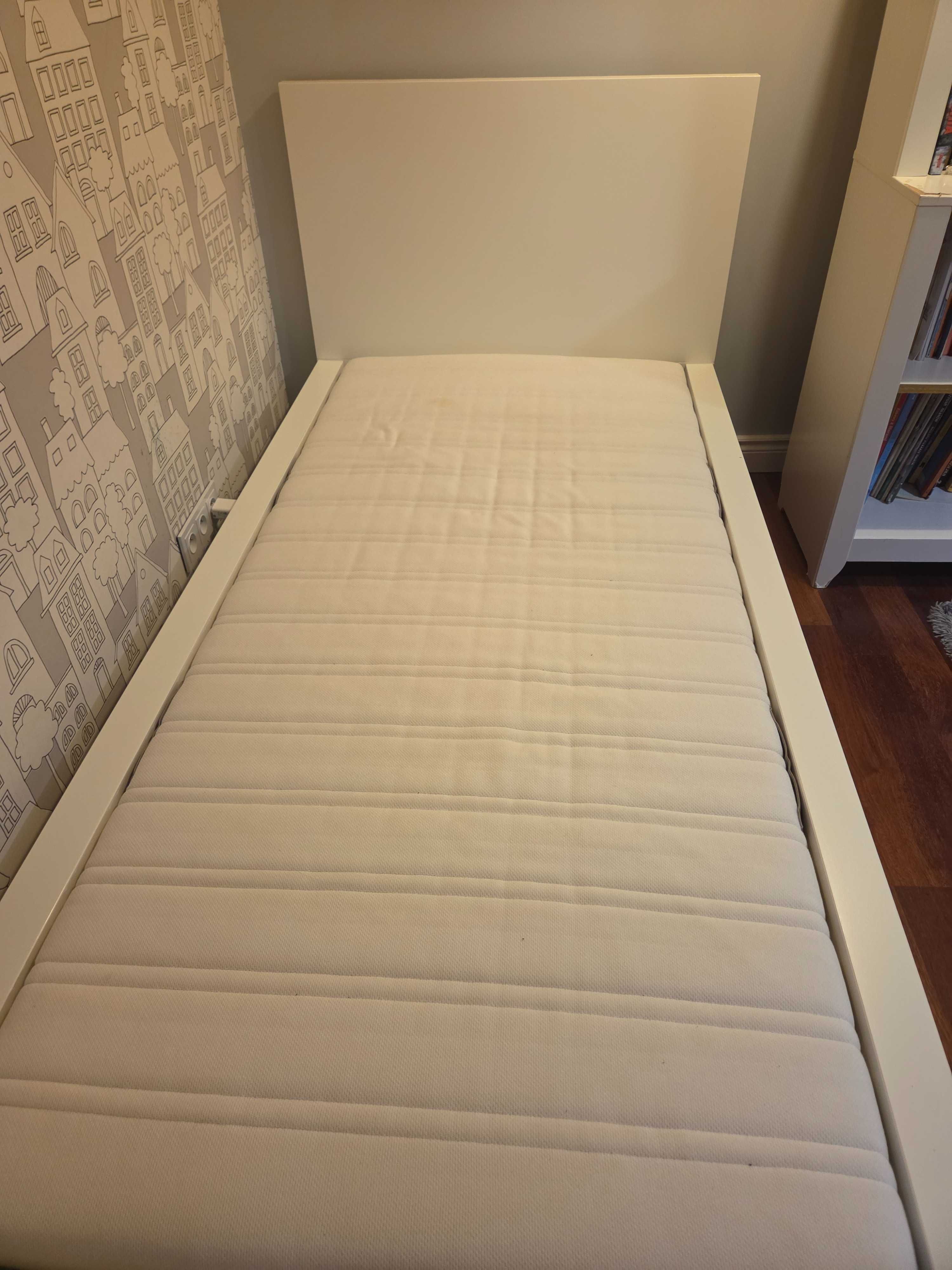 Białe łóżko dziecięce/młodzieżowe IKEA z materacem