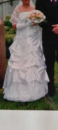 Suknia ślubna z akcesoriami