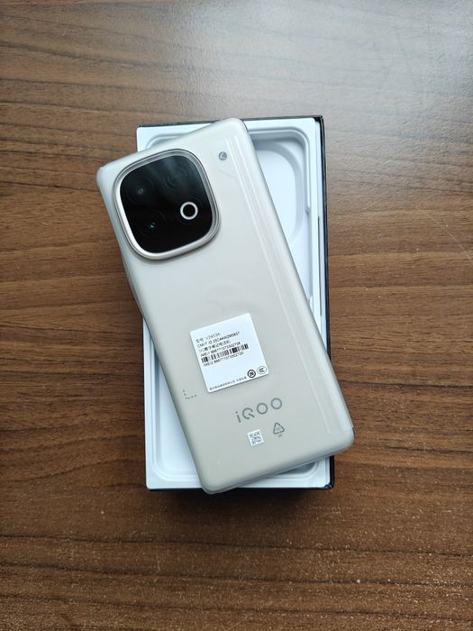 iQOO Z10 Turbo Pro 12 ГБ/256 ГБ, Snap 8s Gen 4, 7000 мАг, NFC